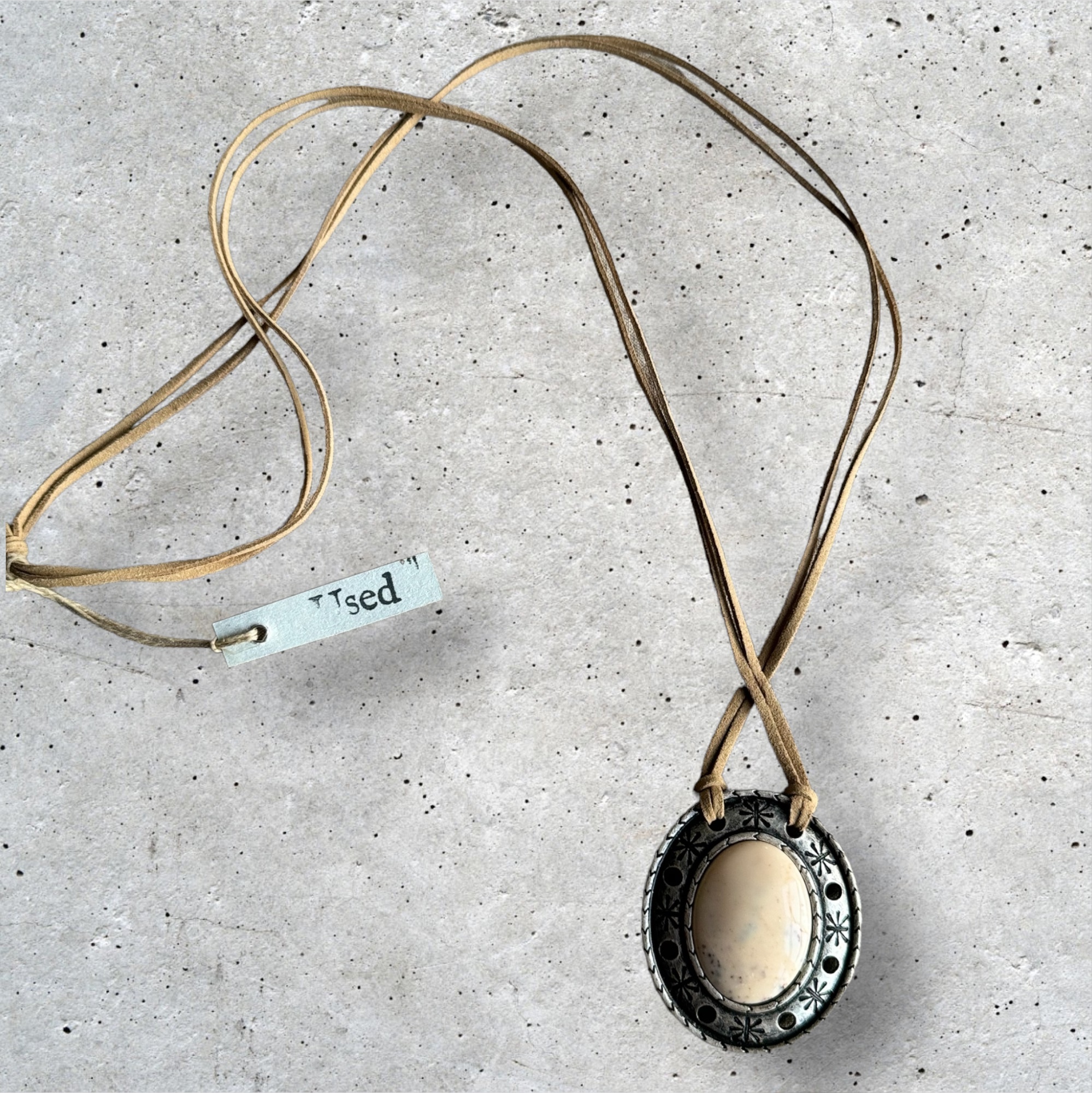 LÅNGT HALSBAND - NATUR - METALL/STEN