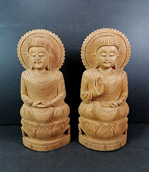 Mediterande Buddha i sandelträ - 21cm