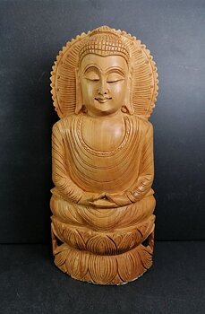 Buddha i sandelträ - 25,5cm
