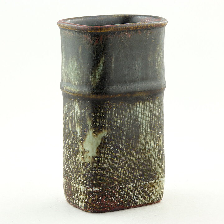 スティグ・リンドベリ  一点もの  茶色のベース  ブロック型  (19 cm)  1974年