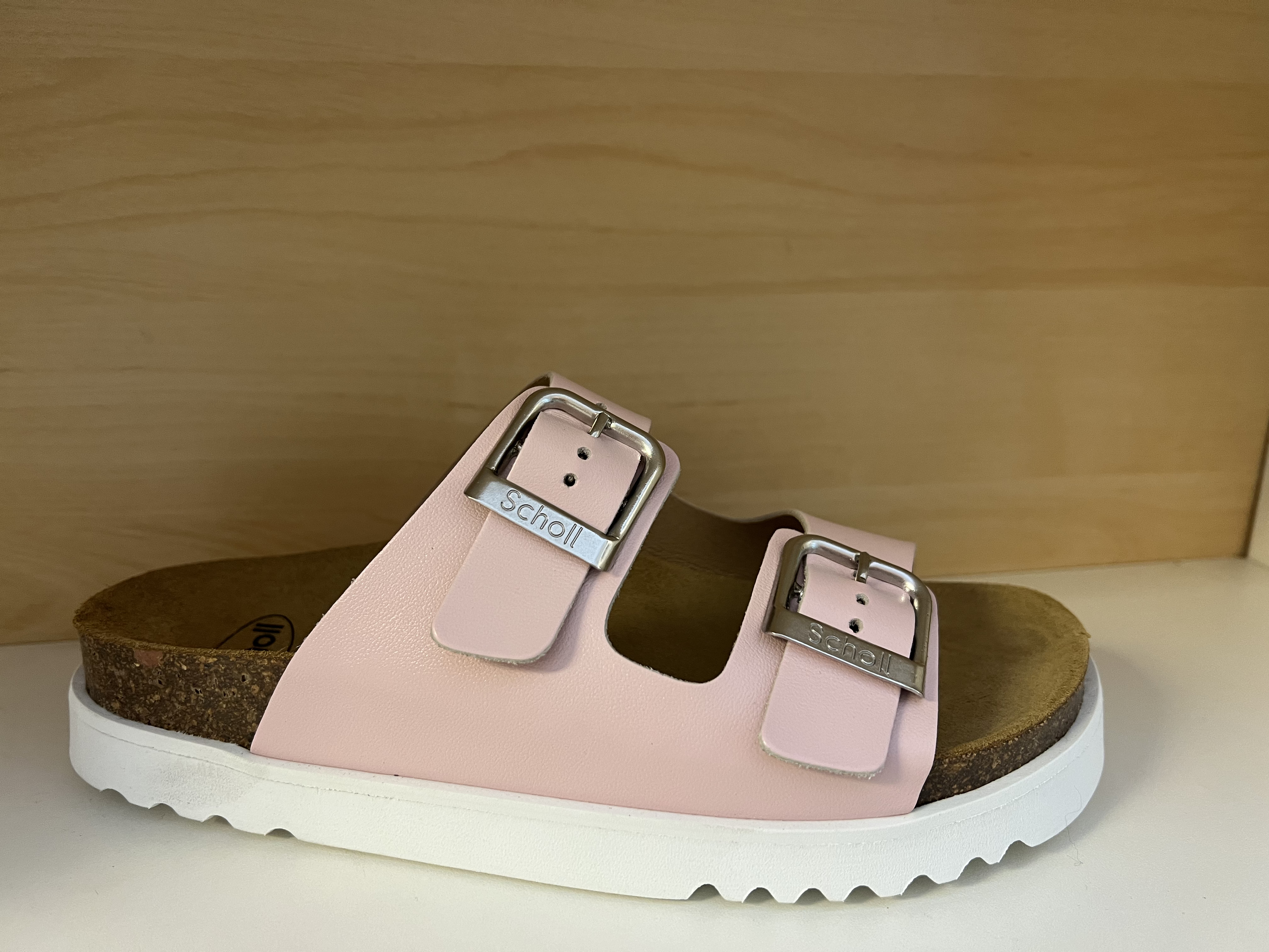 Scholls sandal i rosa skinn. Adapta fotriktig fotbädd.