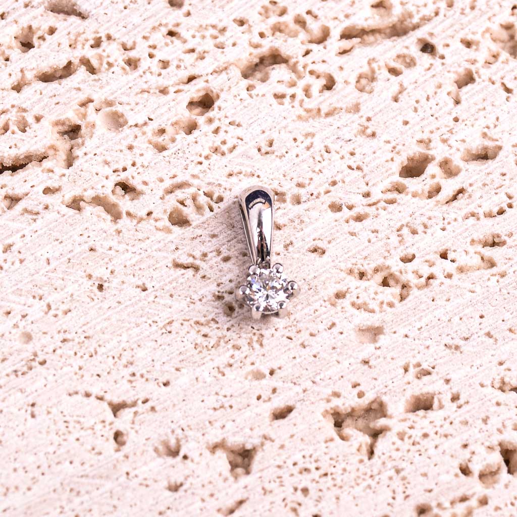Valkokultainen riipus timantilla 0,20ct - 8