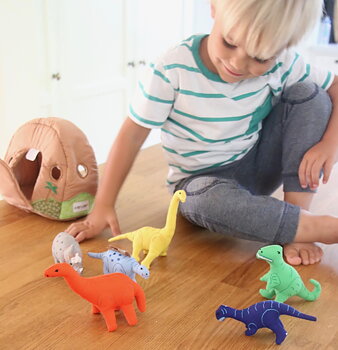 Dinosauriebo med sex dinosaurier