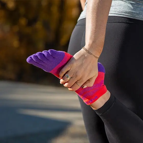 Injinji  Women's Ultra Run Mini-Crew Razzmatazz - 2