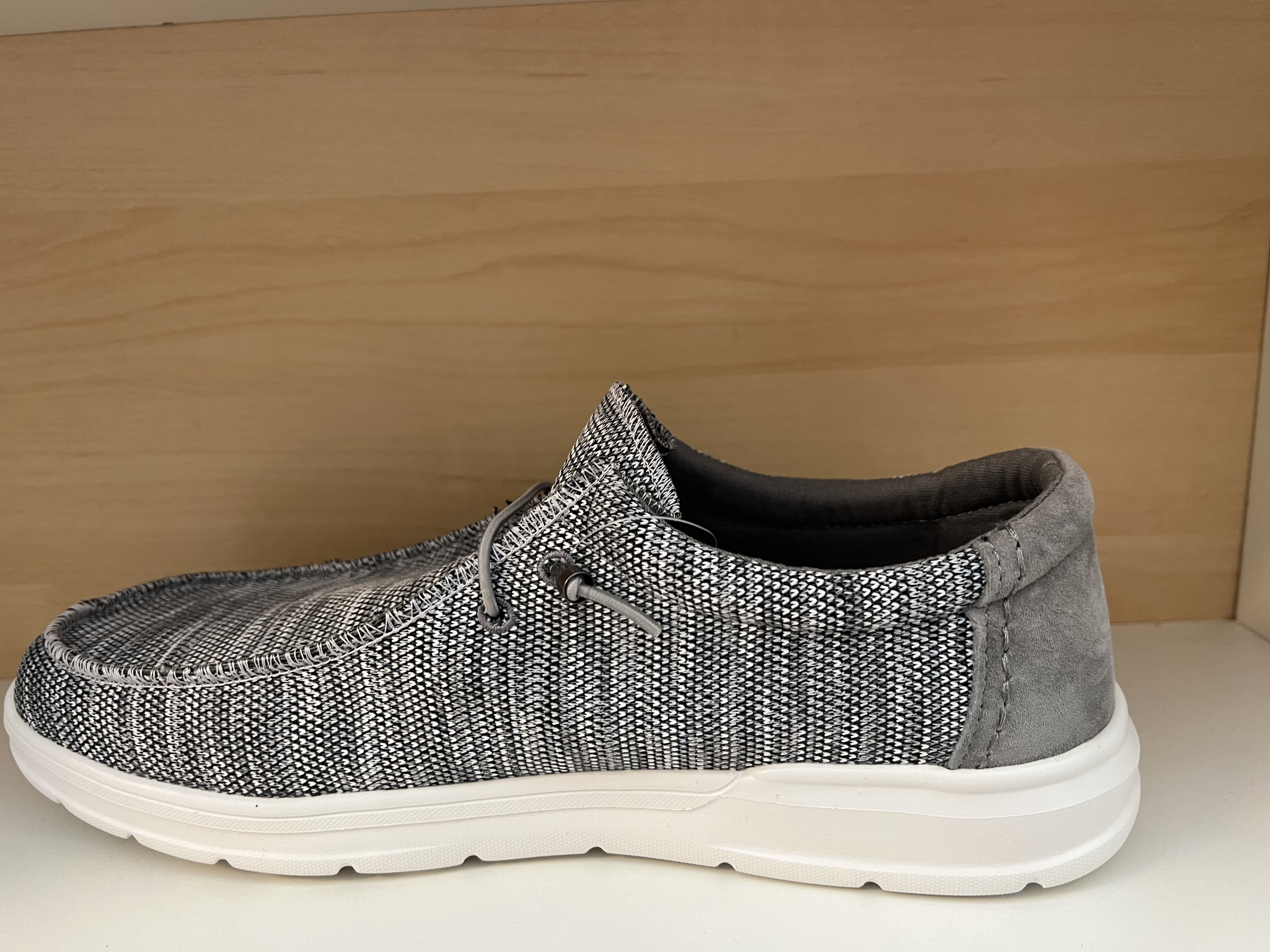 "TEMPLE MAN"  Herrsko i grå textil med mocka bak på hälen. Mjuk och lätt comfort-sko. - 4