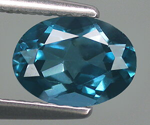 Impresionante piedra preciosa de topacio azul Londres natural ovalada calibrada de 7x5 mm