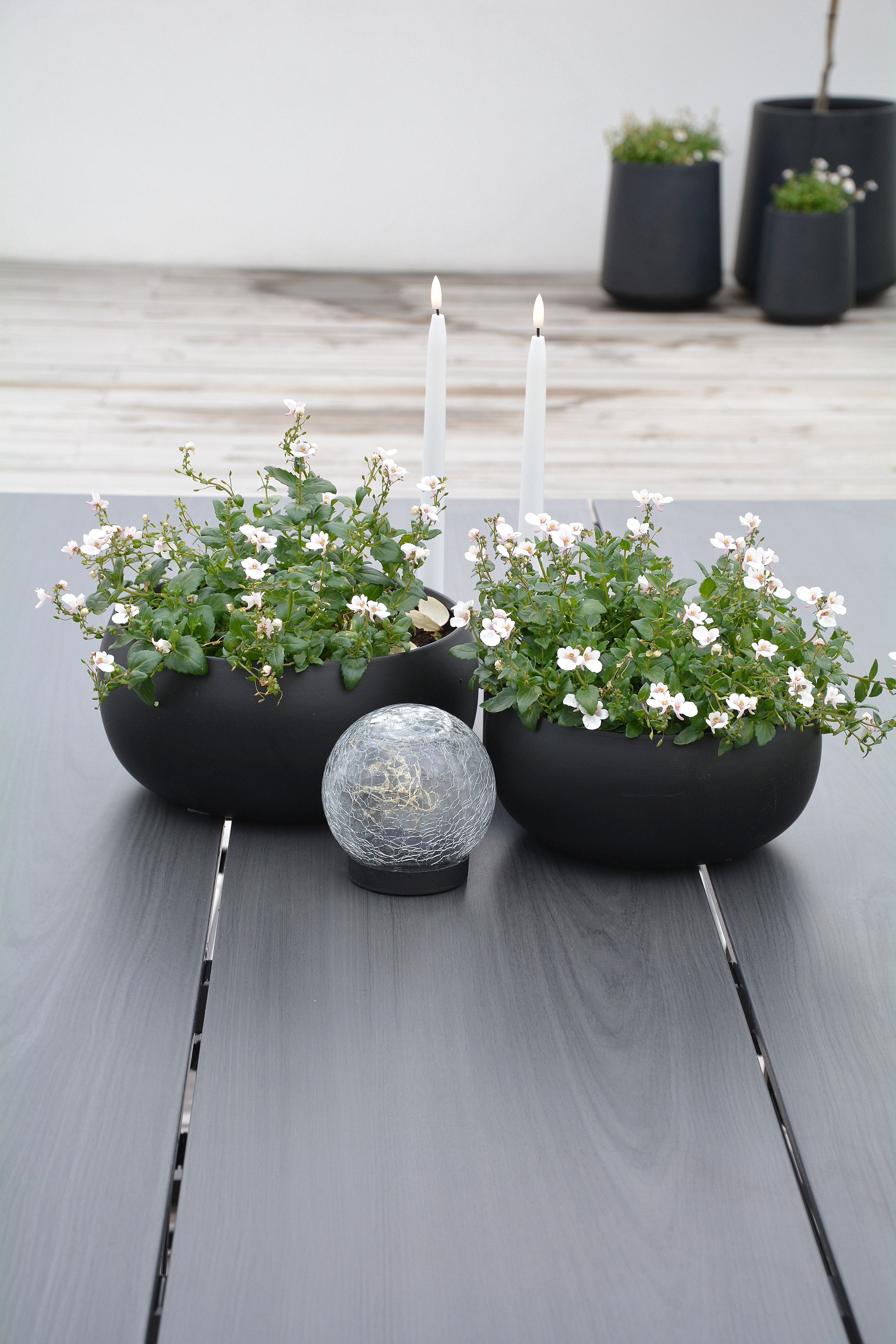 Skål / kruka i matt svart metall 29 cm