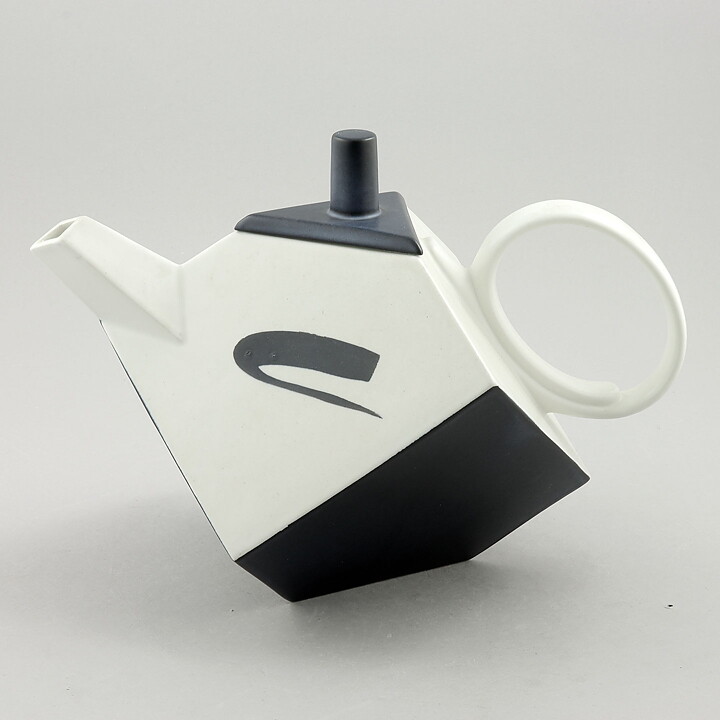 Rolf Sinnemark (Cube 1986) Black/White Teapot with Abstract Decor 26 cm