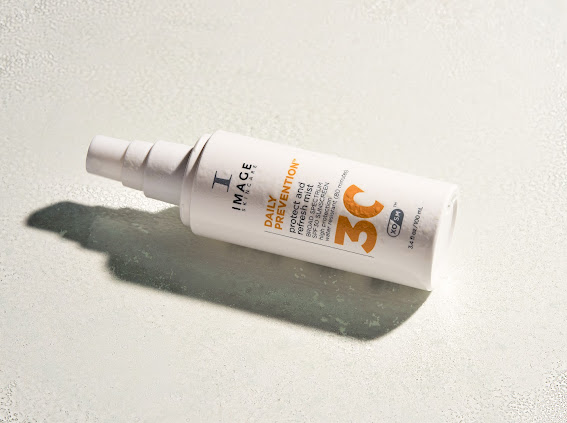 DAILY PREVENTION protect and refresh mist SPF 30
