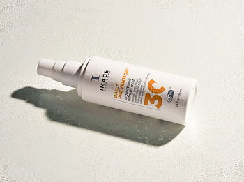 DAILY PREVENTION protect and refresh mist SPF 30