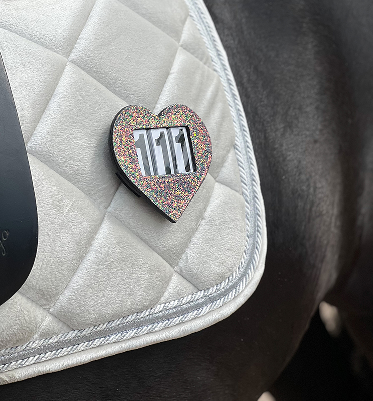 NUMBER TAGS GLITTERY HEART - 2