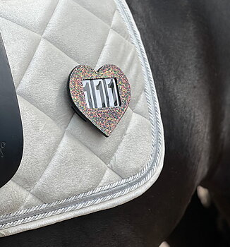 NUMBER TAGS GLITTERY HEART