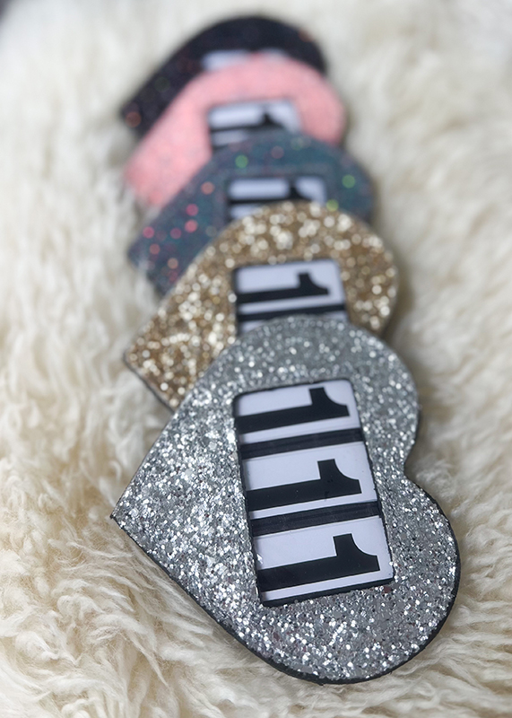 NUMBER TAGS GLITTERY HEART - 4
