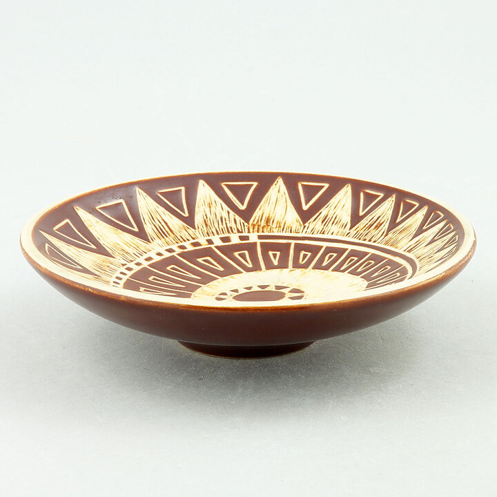 エイラ・カアー  Tarinaシリーズ  スグラフィート模様の茶色の皿  14cm  1954年