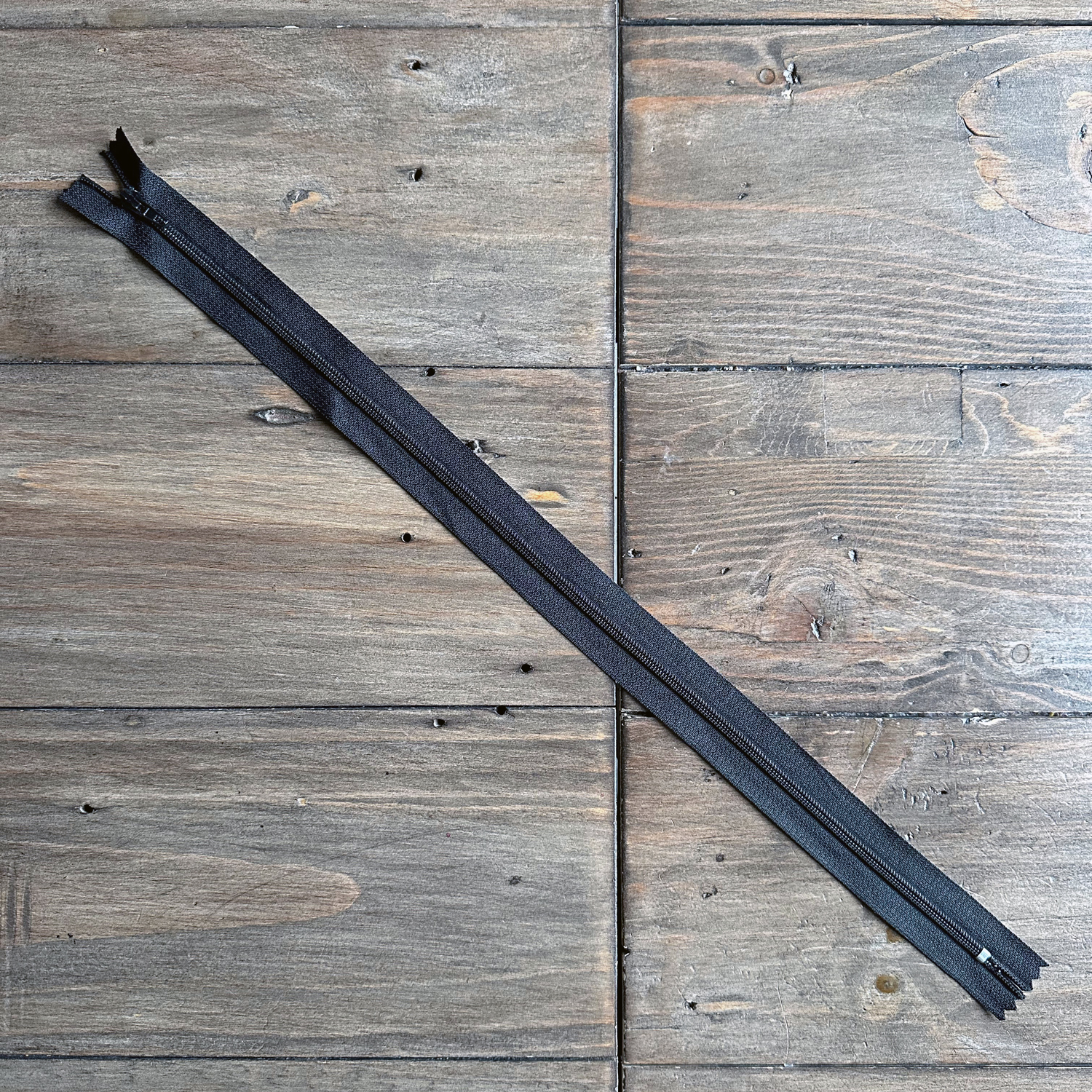 Dragkedja 40 cm, svart