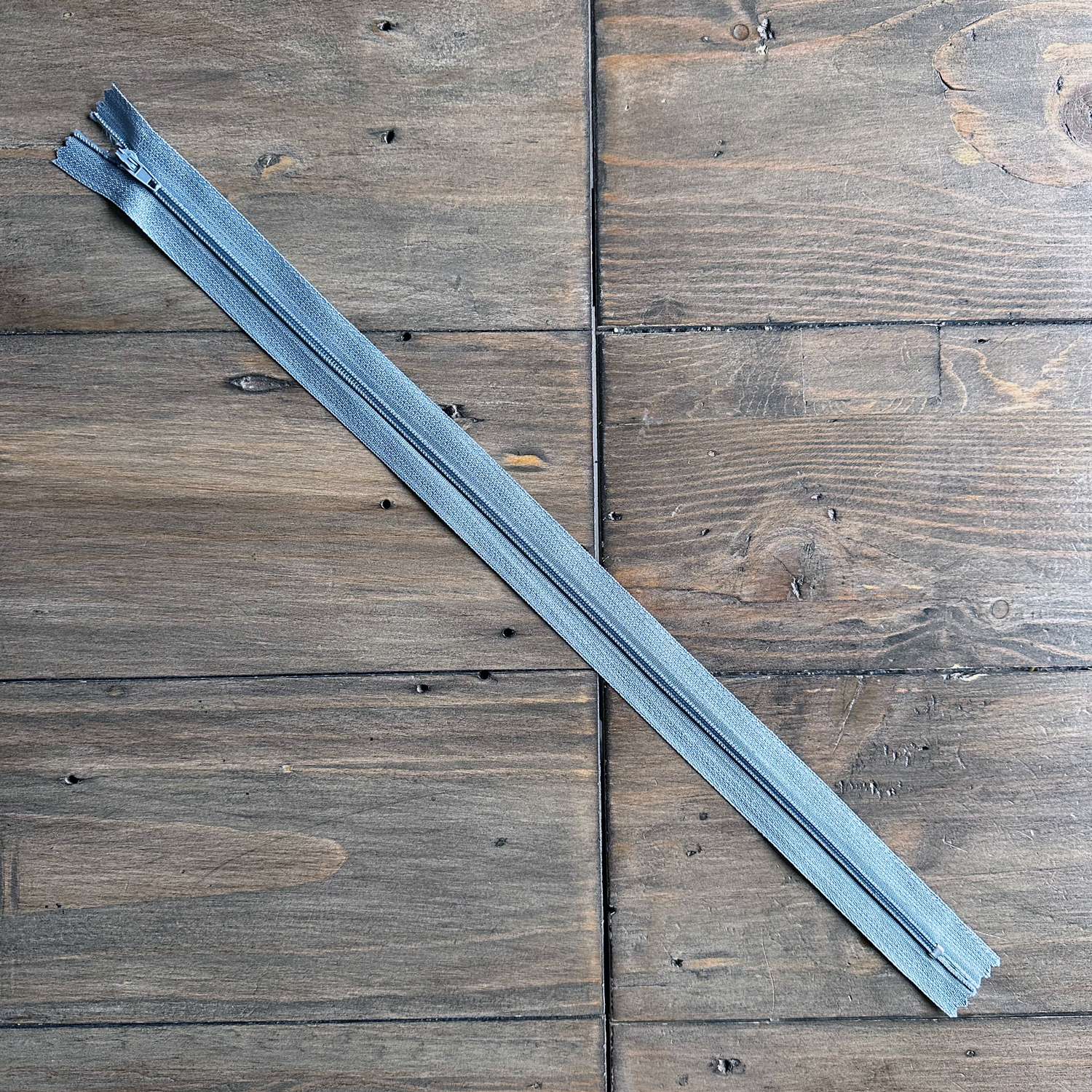 Dragkedja 40 cm, grå