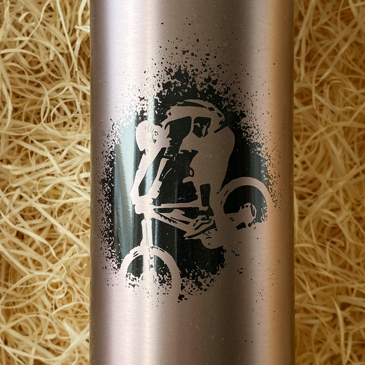 Termos 0,5L Rosa med tryck Mountain Bike detalj