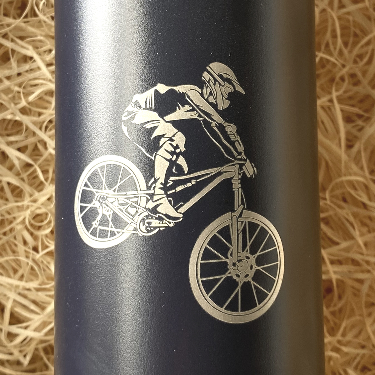 Sportflaska med mtb tryck detalj