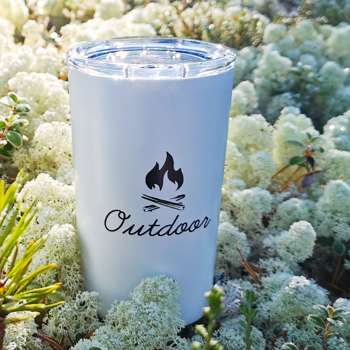 Termosmugg vit med outdoor tryck i skogen