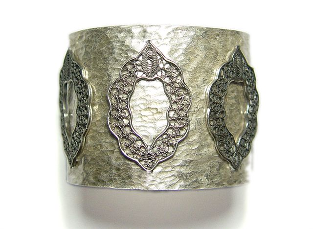 TRIPLE PASSION ON CUFF