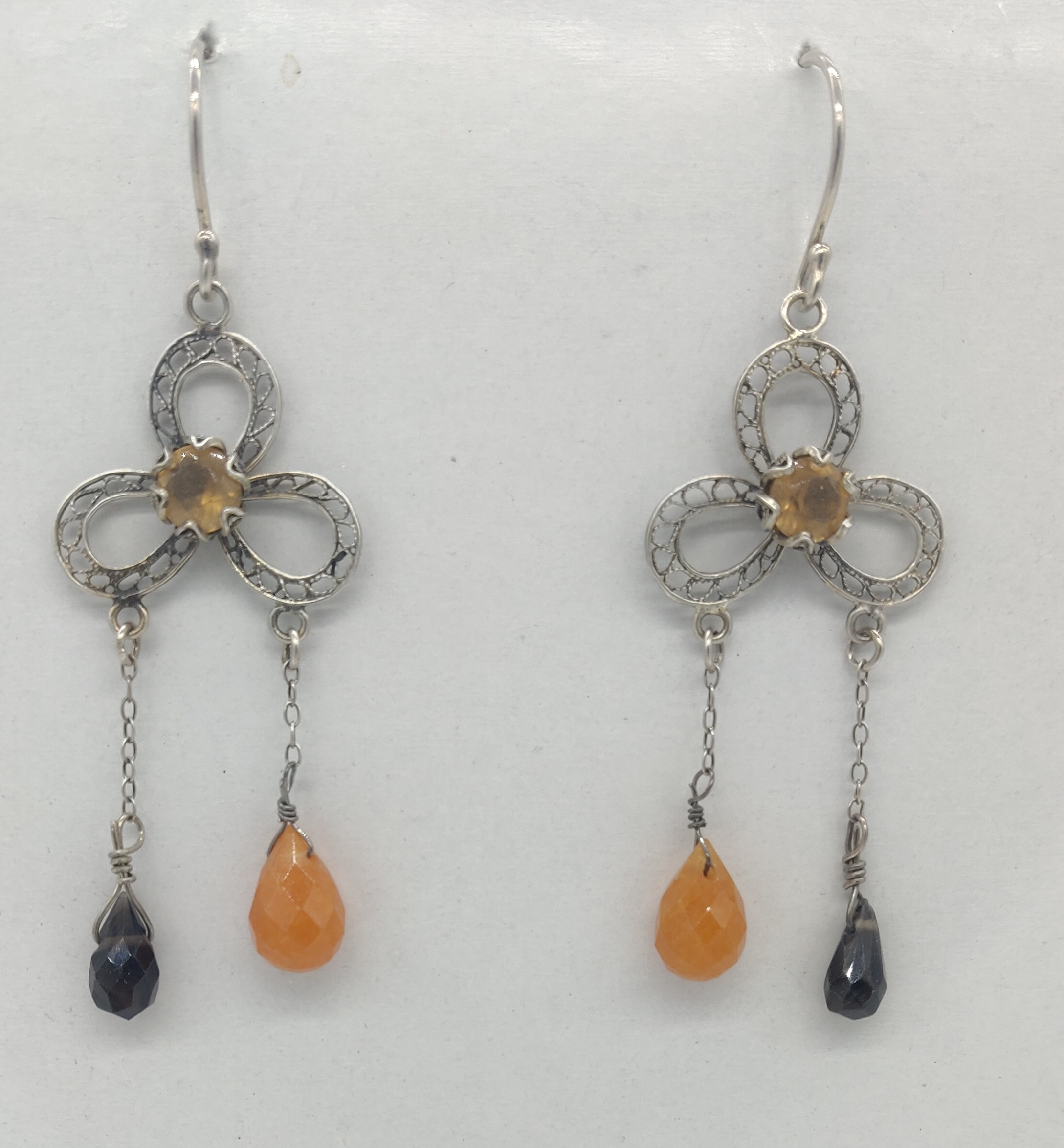 HANG FANTASY EARRINGS WITH TWO TAILS