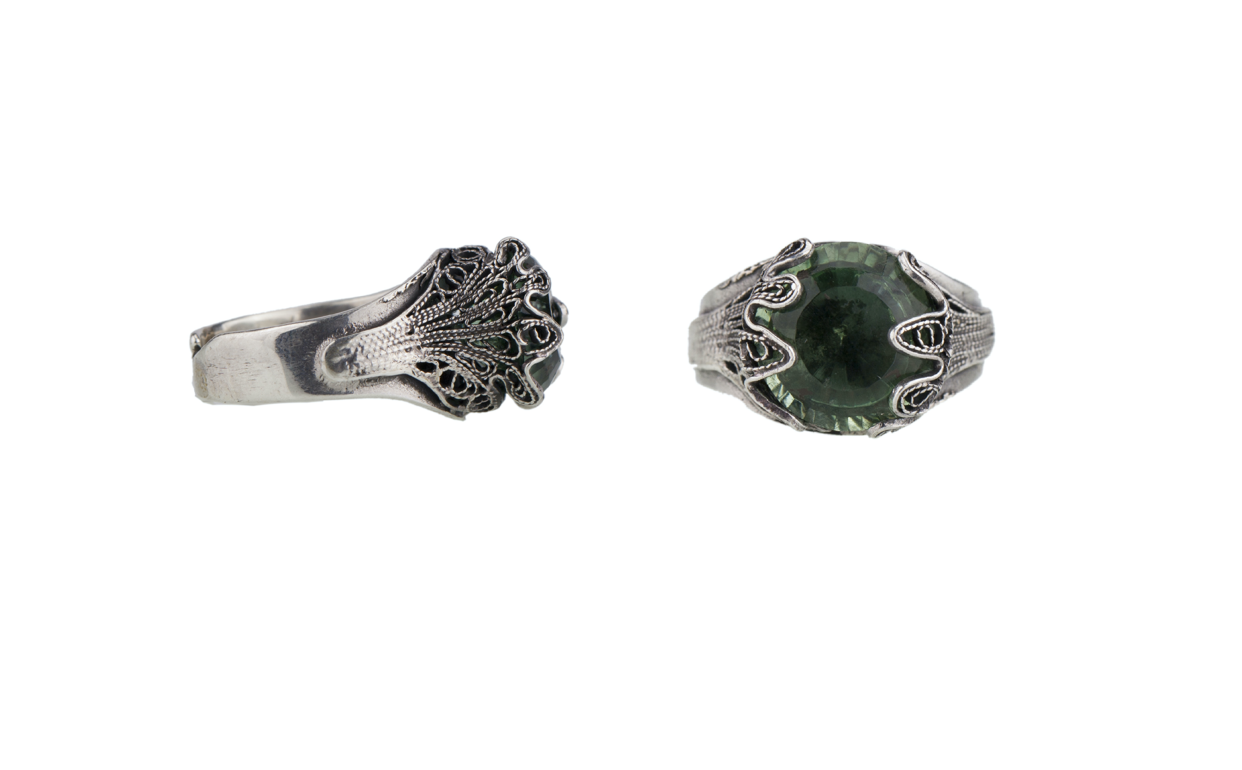 RETROCHIC EMBLOSSOMED LEMURIA RING