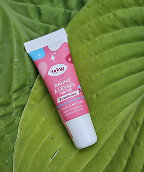 Raspberry Hallon Tinted Lip Balm - TREW