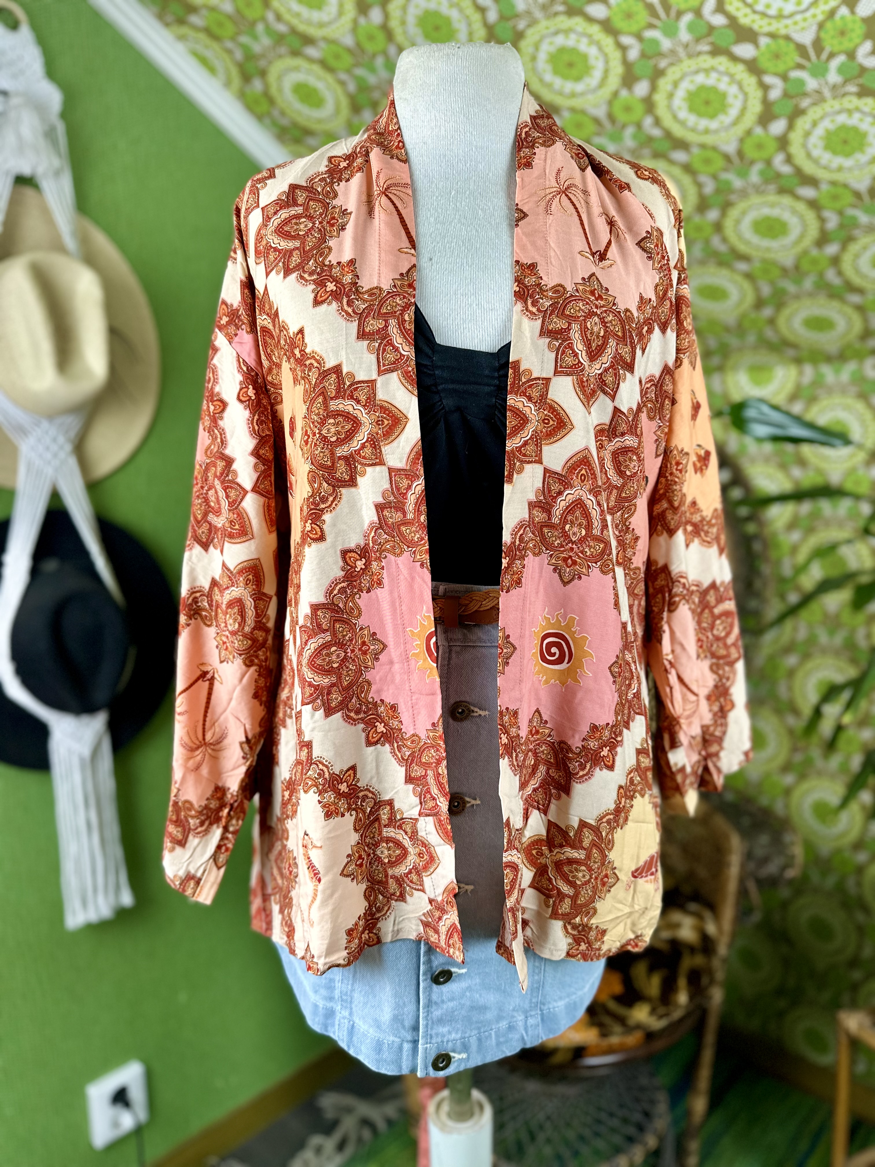Kort kimono i mönstrat tyg  - 3