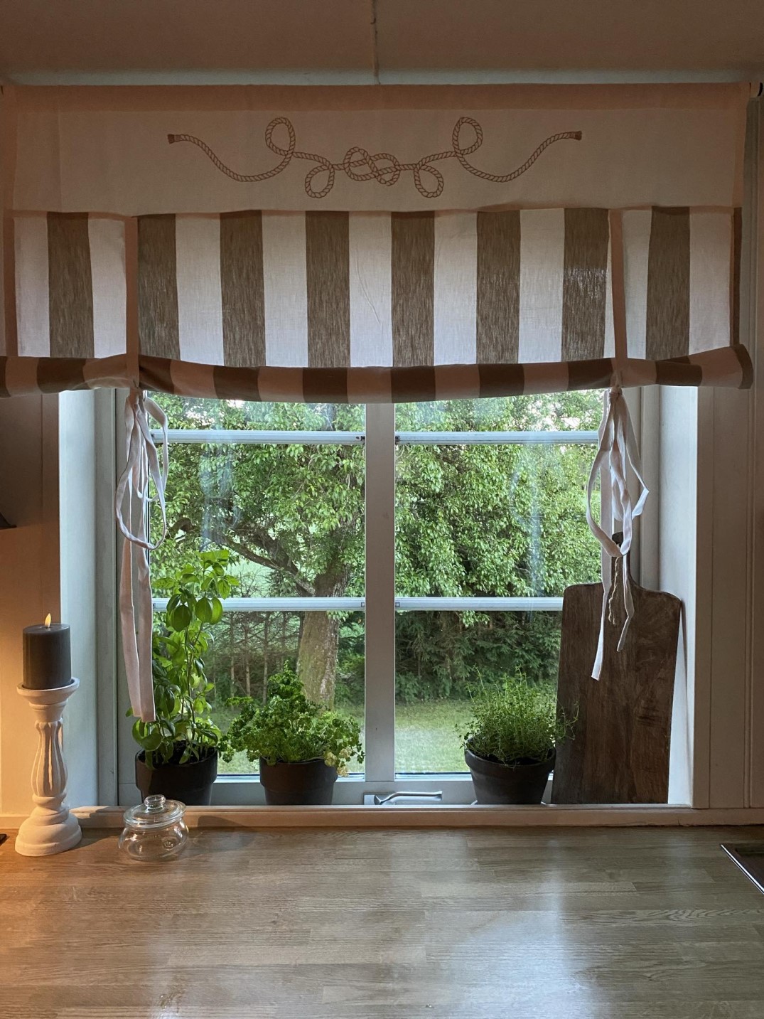 Knytbandshissgardin Beige/Vit Randig med rep