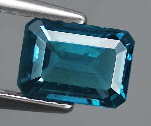 Topacio azul Londres natural talla esmeralda de primera calidad de 1,37 ct