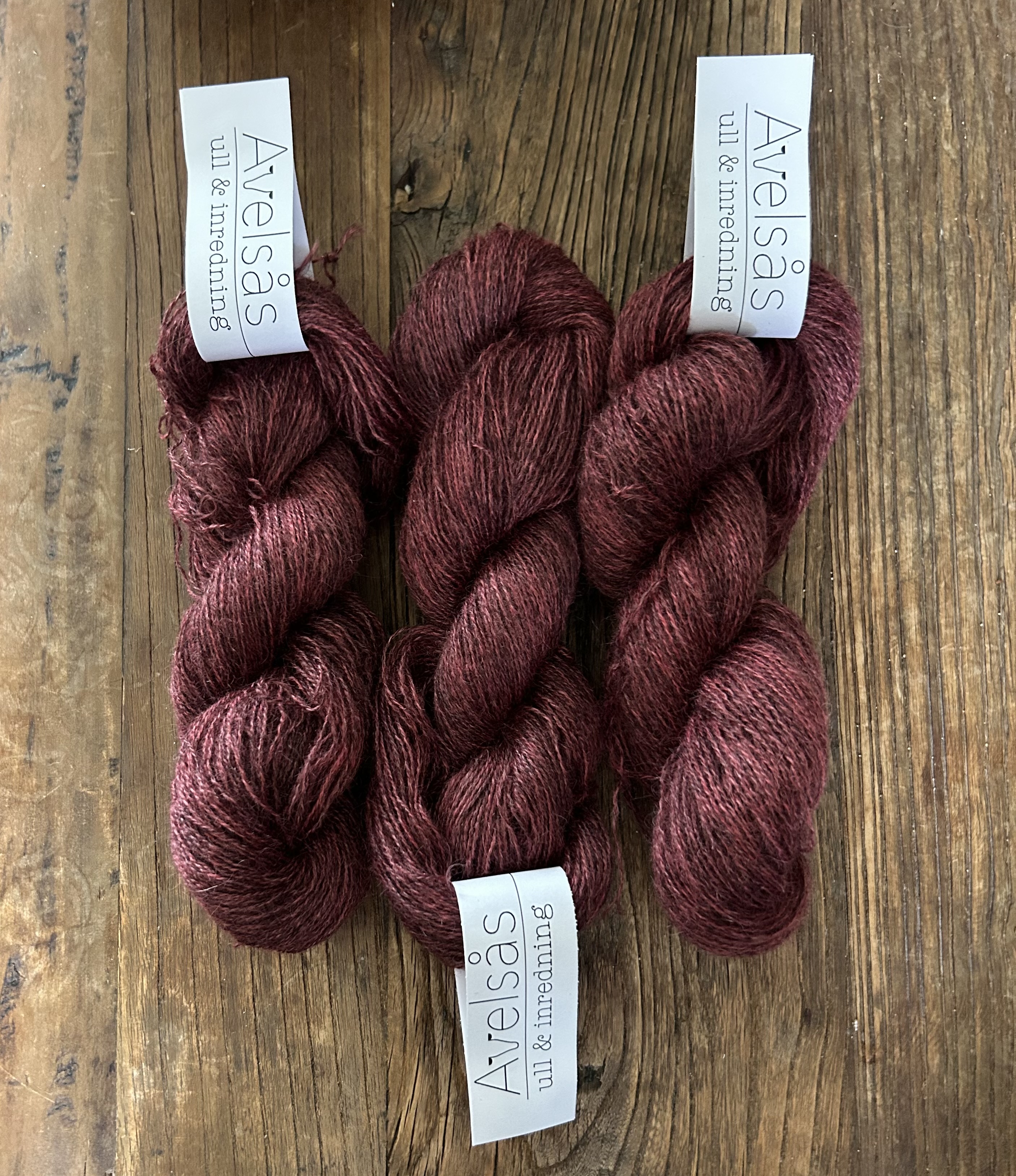 2-ply sock yarn shimmering red leaves
