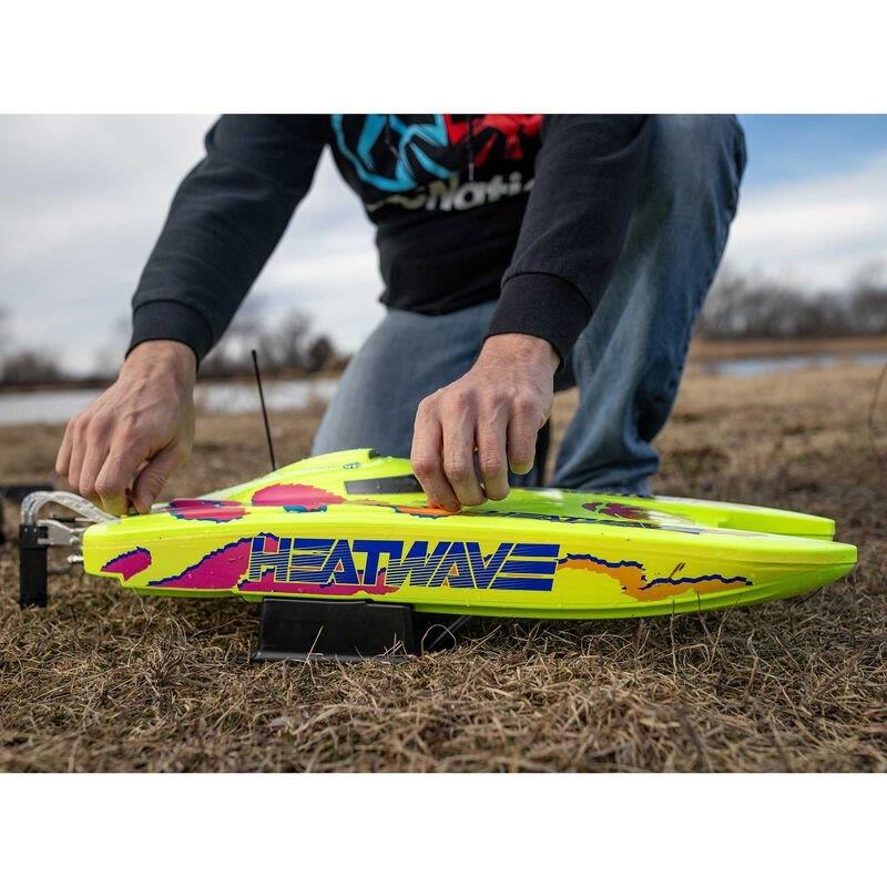 PROBOAT Blackjack 24tum V2 Catamaran Brushless: RTR, Heat Wave Visual - 4