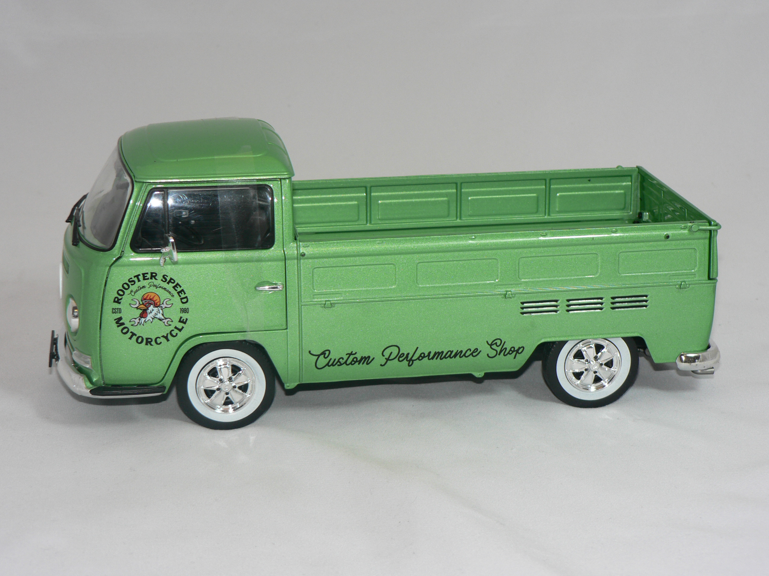 VW  T2  Pick Up 1968  (Custom )  1:18  Solido - 3