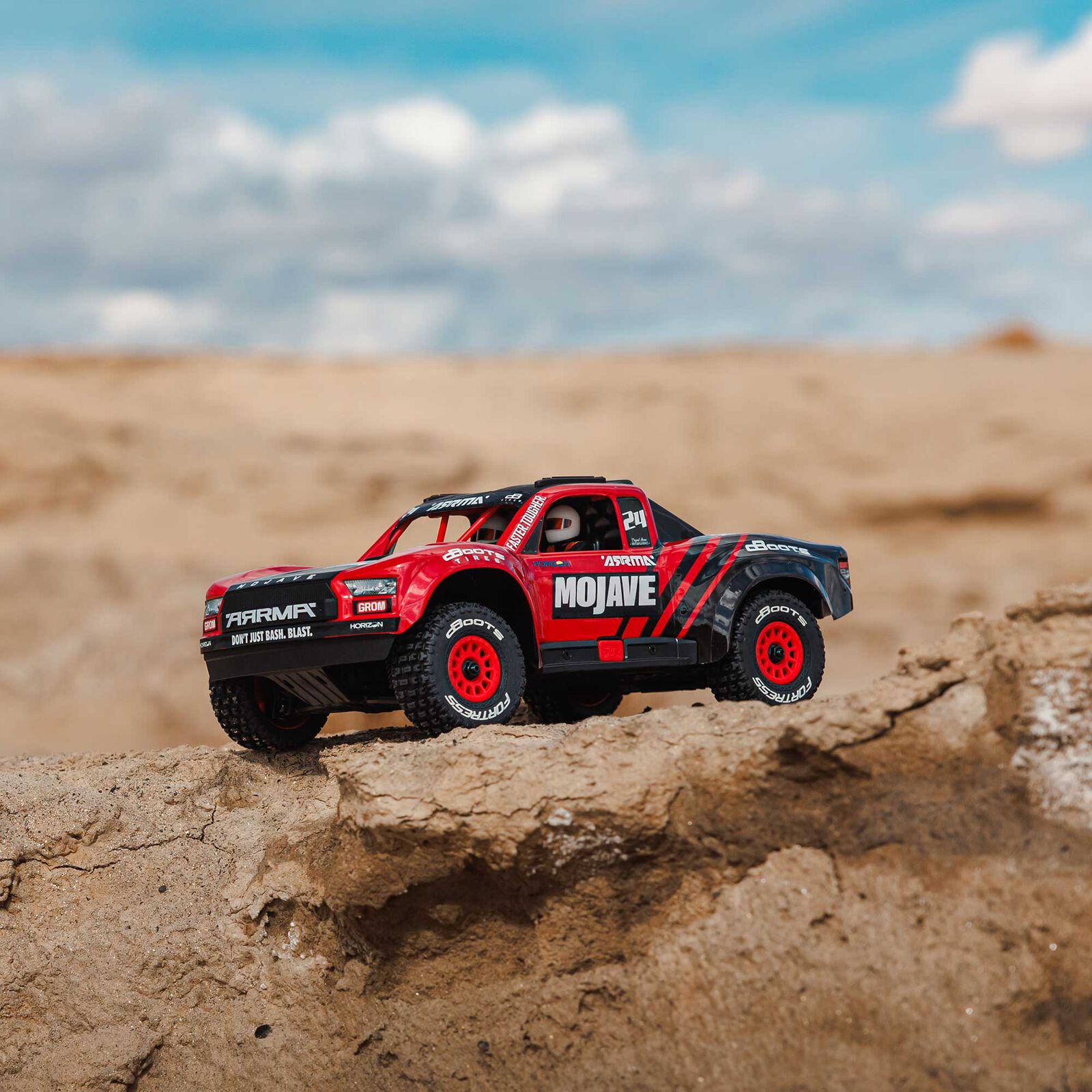 Arrma MOJAVE GROM MEGA 380 Brushed 4X4 Small Scale Desert Truck RTR med Batteri & Laddare, Blå/Vit - 15