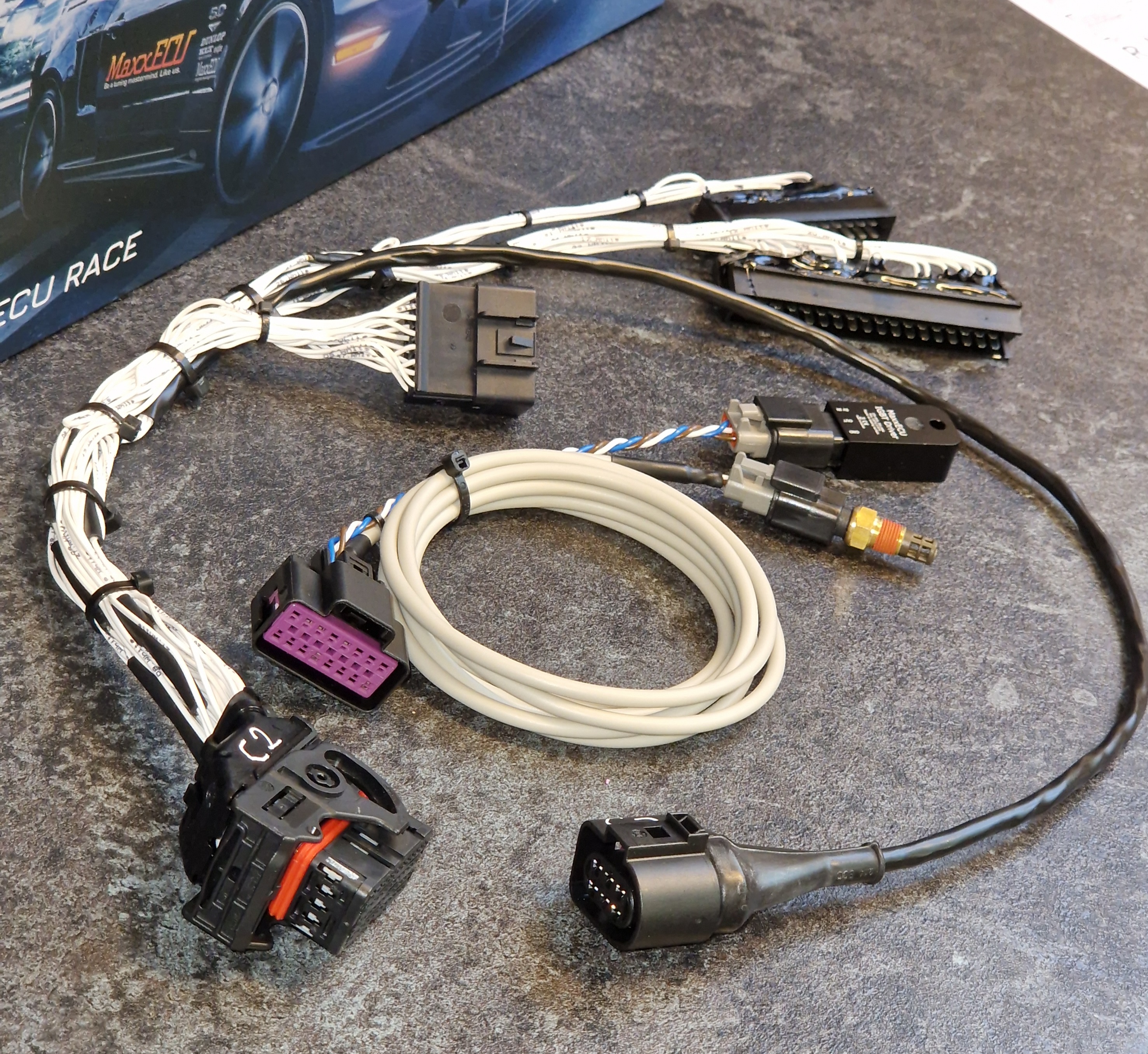 Porsche 924S och 944 (2.5 8 Valve N/A) 35pin Plug and Play-kit - MaxxECU - 2