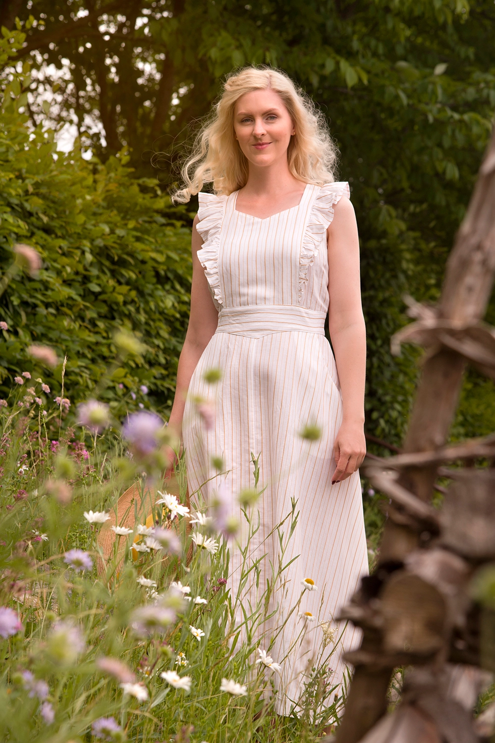 women's picnic dress Rails | Bex - Check | Premium Linen | Size XXS Classic white cotton fabric No additional layering required Functional strawberry buttons Smocked waistline Modest midi length Side pockets 100% Cotton Machine wash cold SHEIN MOD Women's Brown Floral