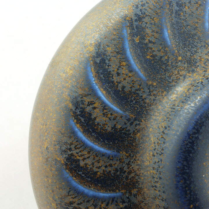 Wilhelm Kåge (KAPA 1958) Blue/Brown Discus Vase with Relief 11 cm