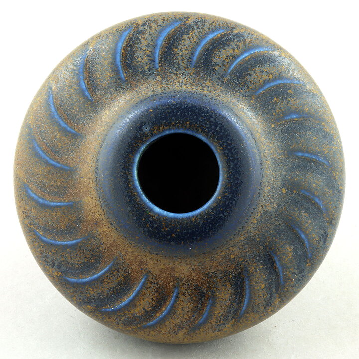 Wilhelm Kåge (KAPA 1958) Blue/Brown Discus Vase with Relief 11 cm