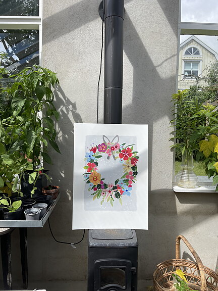 Collage "Midsommarkrans" /ljusgrå av Maria C Bernhardsson. Orginal utan ram. 70x50cm.