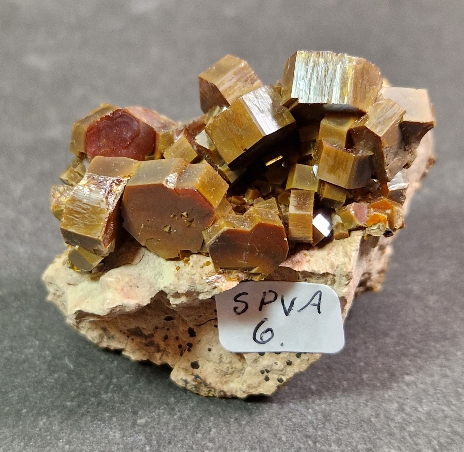 Vanadinit kluster  - 6