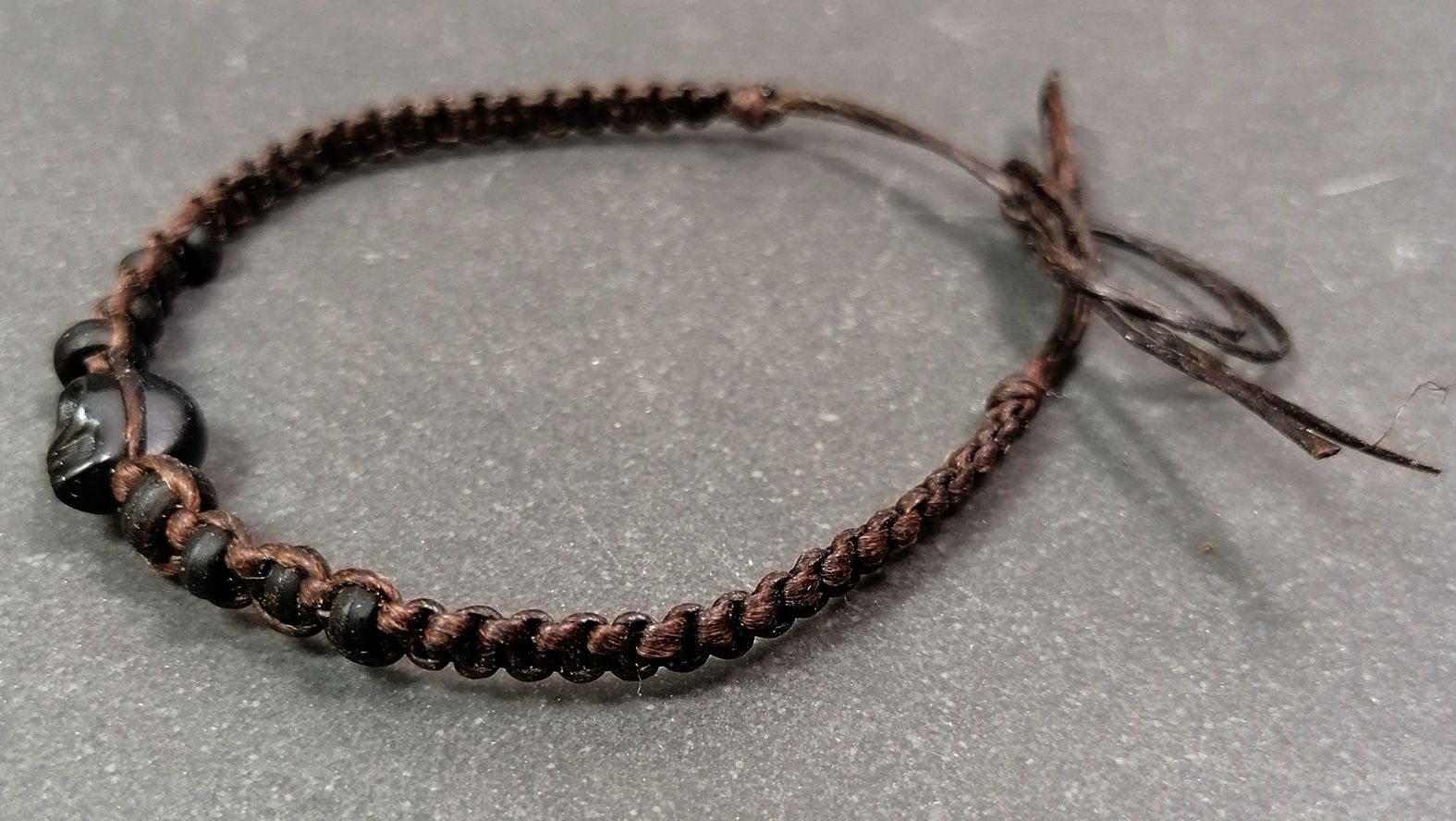 Vävd Vaxat Nylon Armband med Skalle i Svart Onyx - 2