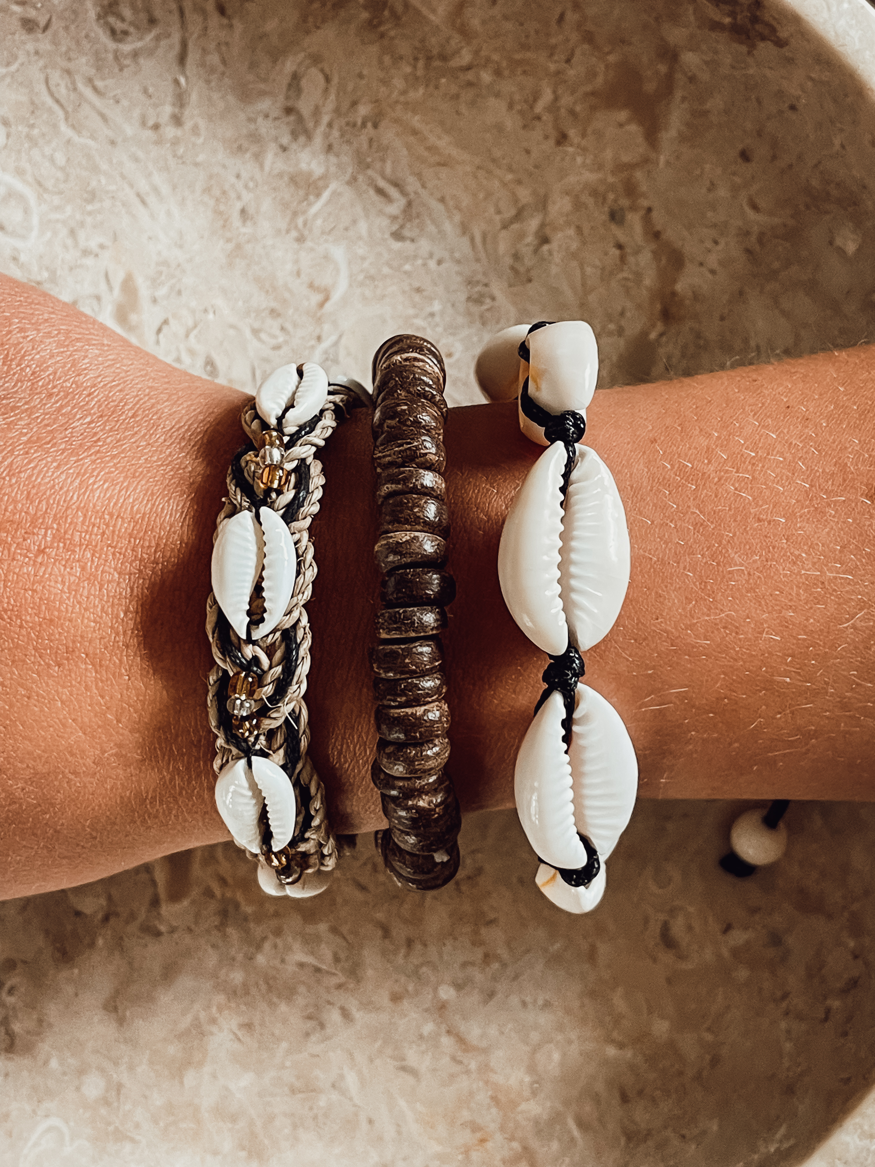 Armband Mix Snäcka Mörkbrun