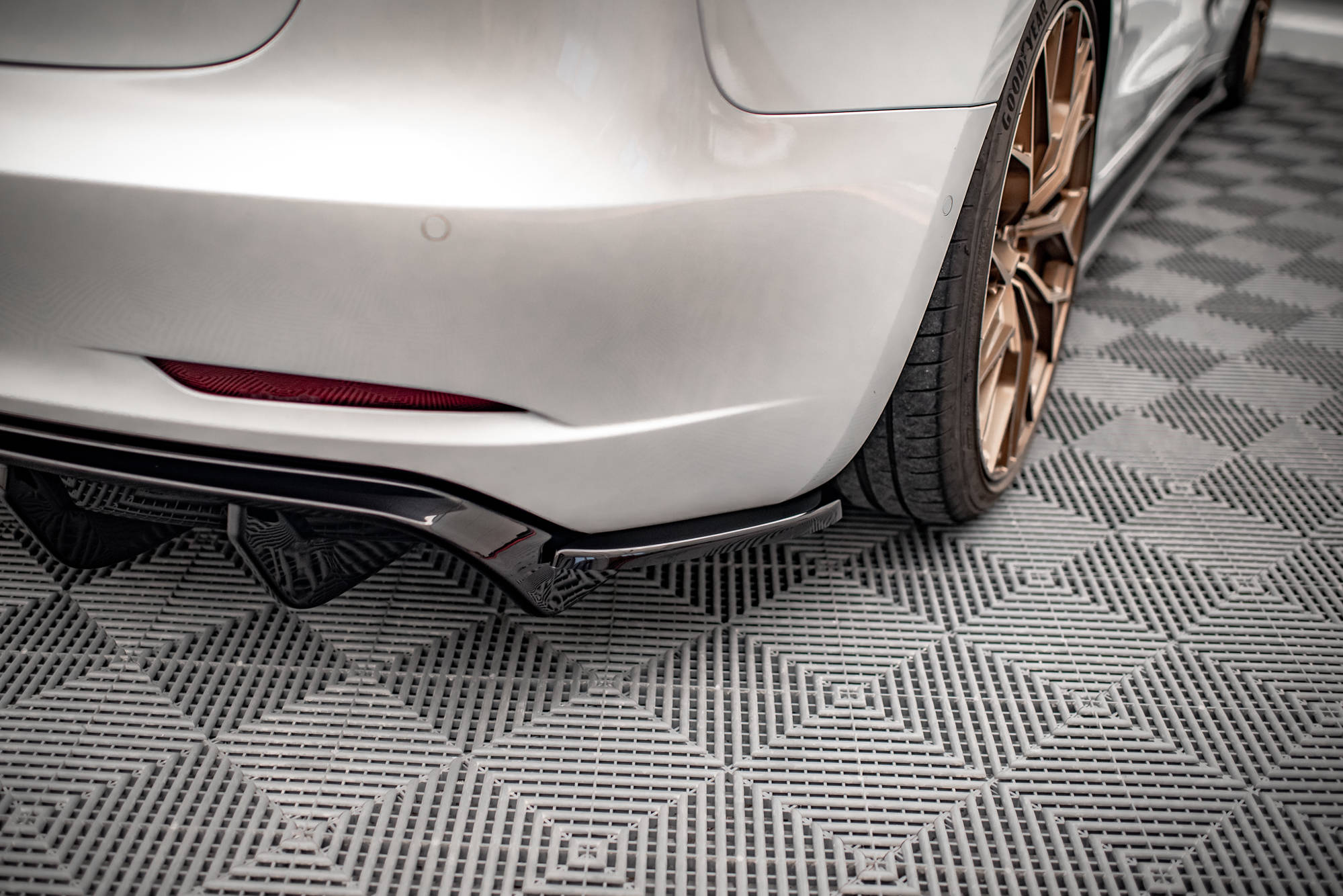 Maxton - REAR SIDE SPLITTERS V.2 TESLA MODEL 3 - 3