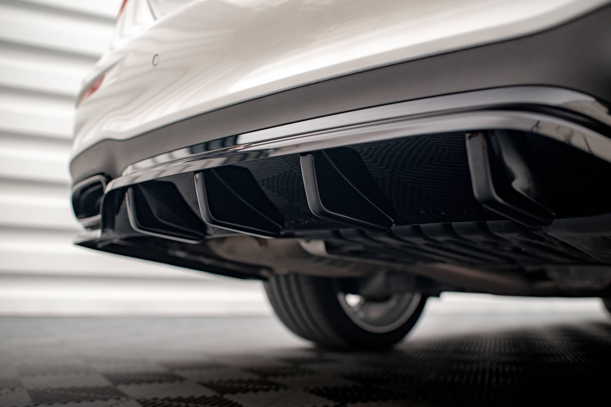 Maxton - REAR SPLITTER (WITH VERTICAL BARS) MERCEDES-BENZ E AMG-LINE W213 FACELIFT - 4