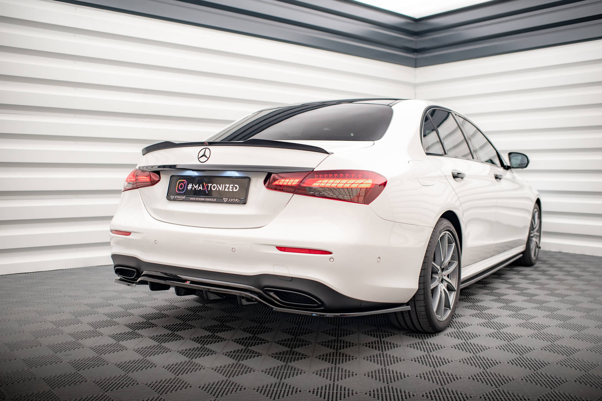 Maxton - REAR SPLITTER (WITH VERTICAL BARS) MERCEDES-BENZ E AMG-LINE W213 FACELIFT - 2