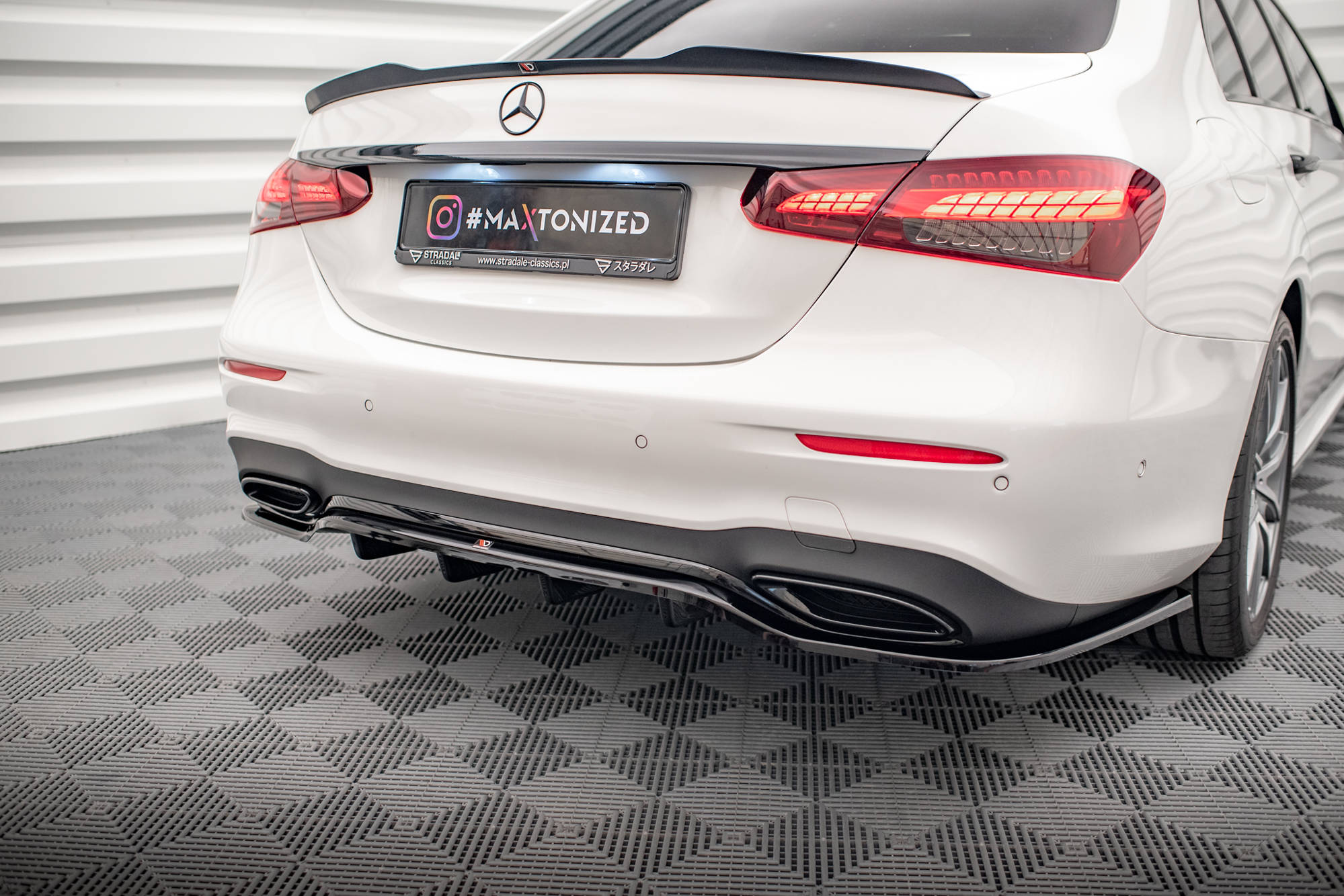 Maxton - REAR SPLITTER (WITH VERTICAL BARS) MERCEDES-BENZ E AMG-LINE W213 FACELIFT - 6