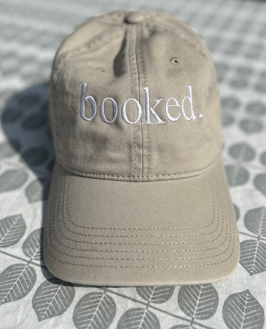 Booked : Keps med brodyr Khaki  - Läs ifred!