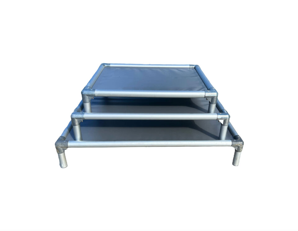 Ergobed på ben, slitstark hundsäng i aluminium och vinyl - 2