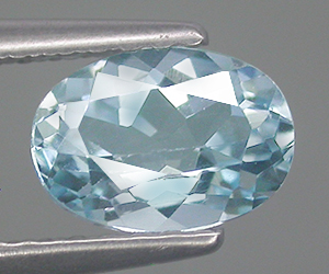 Topacio azul cielo natural de forma ovalada de 0,96 ct