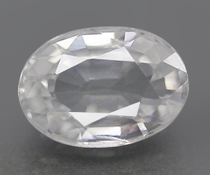 Impresionante circonita blanca natural de alta calidad con corte ovalado de 0,92 ct.